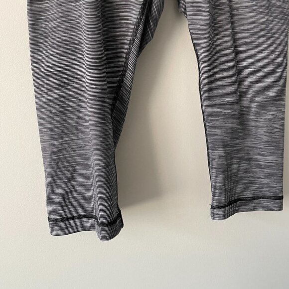 Lululemon Wunder Under Hi-Rise 1/2 Tight Leggings Gray 10 - Picture 7 of 8